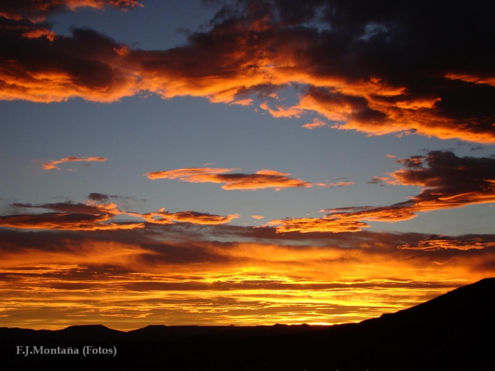 "Atardecer en Comodoro." de Francisco Jos Montaa