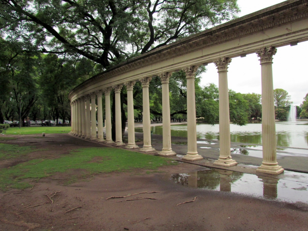 "COLUMNAS Y REFLEJOS" de Hugo Zadunaisky