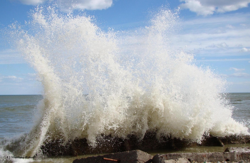 "Golpeando la Costa." de Francisco Jos Montaa