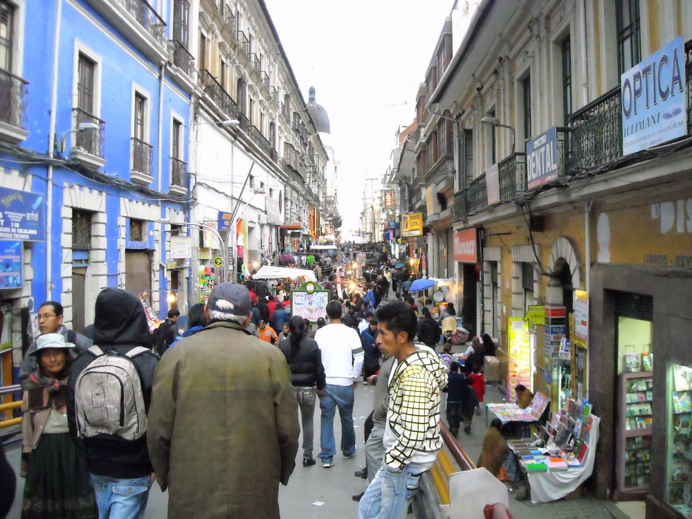 "Calle comercio" de Luis Fernando Altuzarra Bustillos