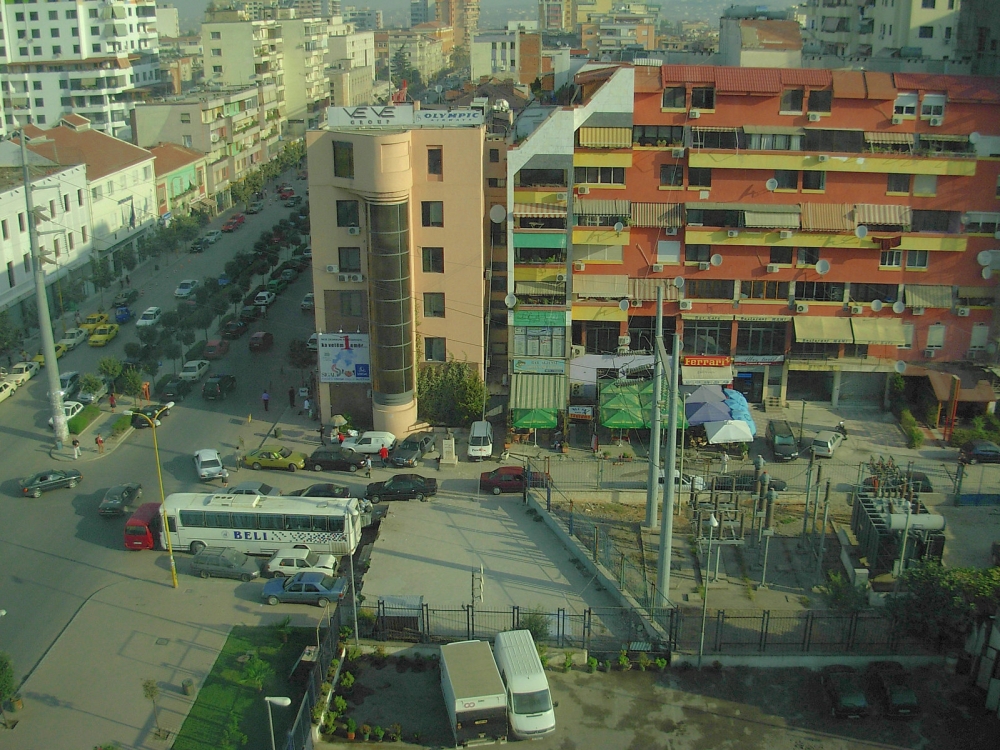 "amanece en Tirana" de Carlos Maximo Suarez