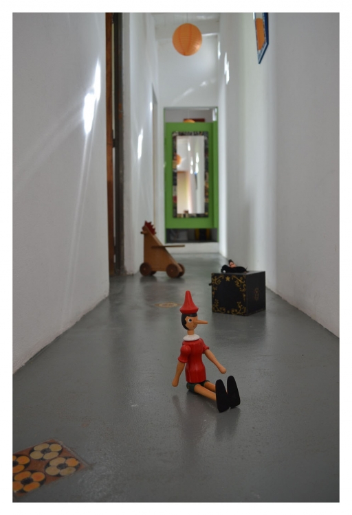 "pasillo de juguete" de Mariana Vidal