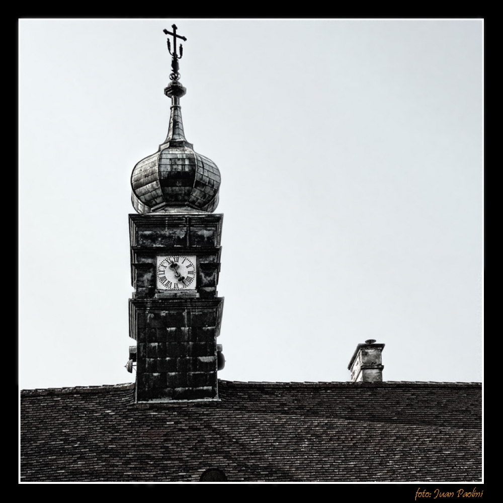 "El reloj en el tejado" de Juan Antonio Paolini