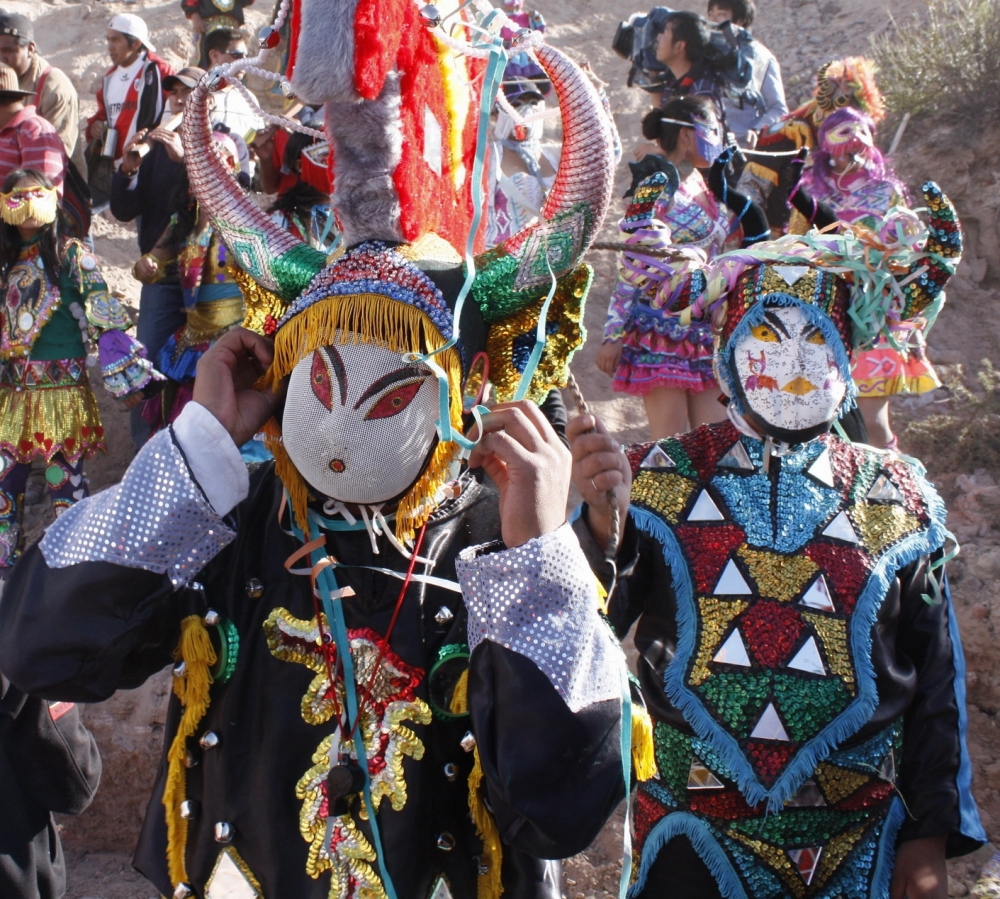 "Carnaval en la quebrada." de Hugo A. Hazaki