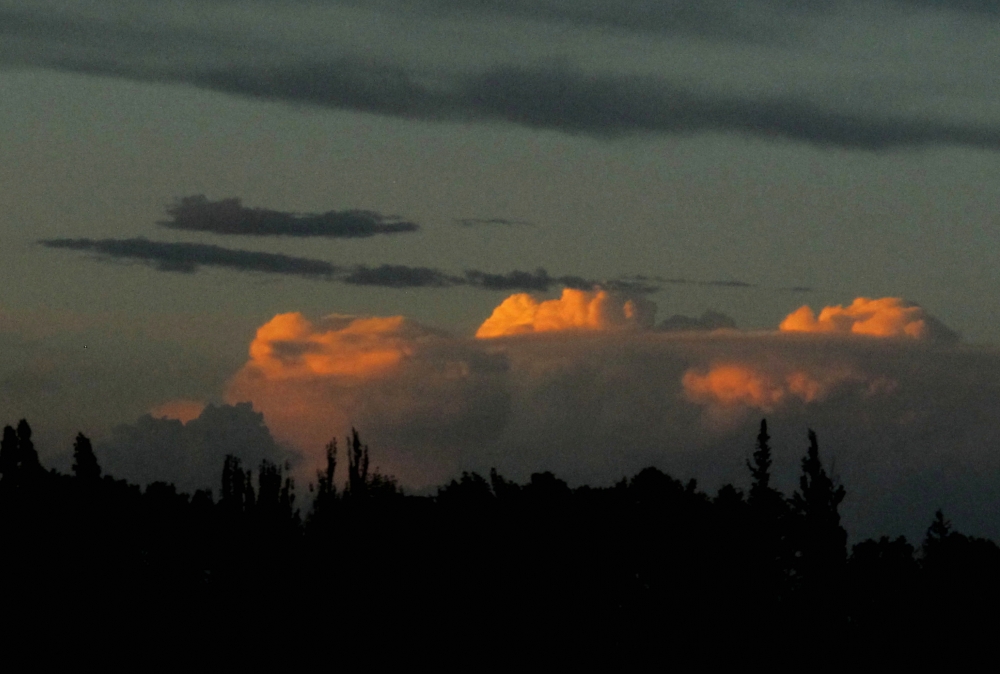 "Nubes Atardecidas" de Olga Romero