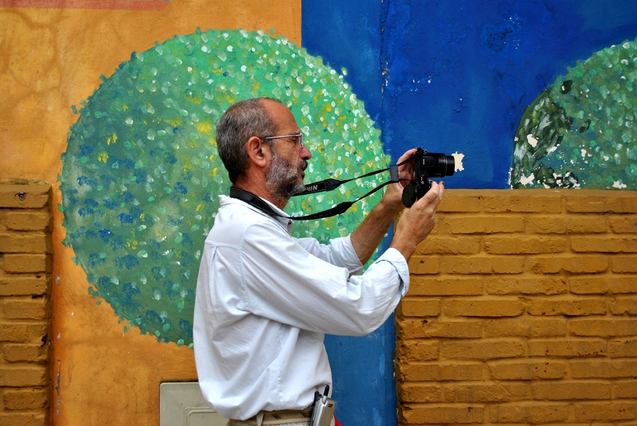 "fotorevistero en accion ( Frete)" de Hugo Carballo (oxido)