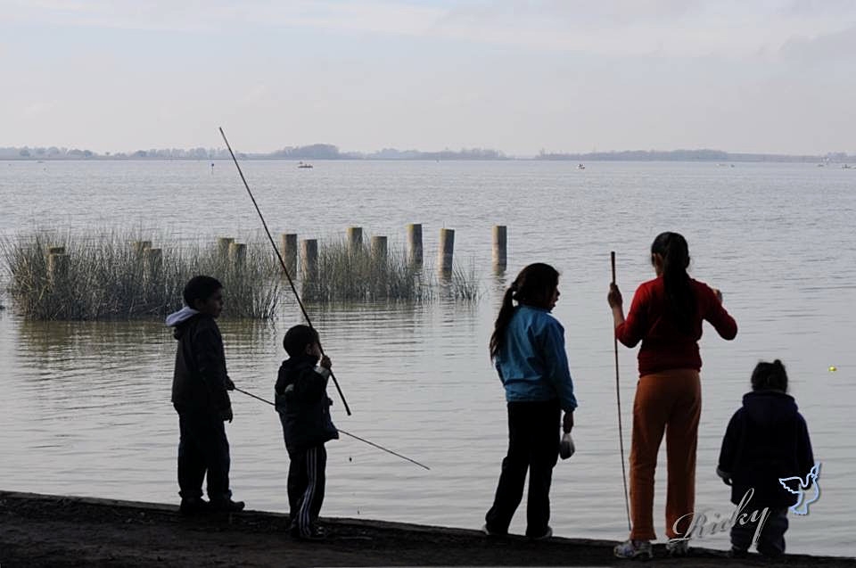 "Nios a la pesca" de Ricky Kimmich