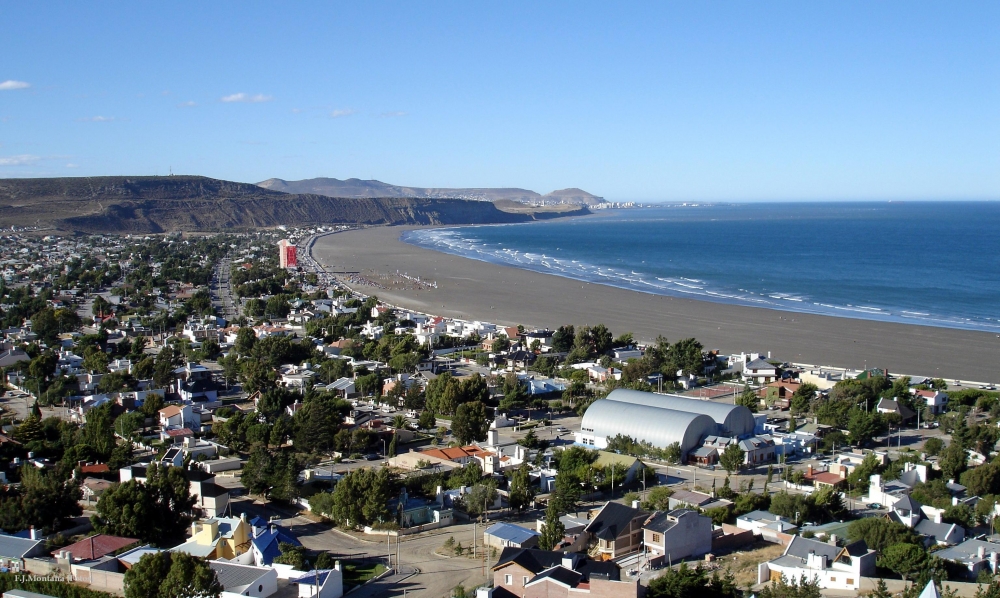 "Rada Tilly, al fondo Comodoro." de Francisco Jos Montaa