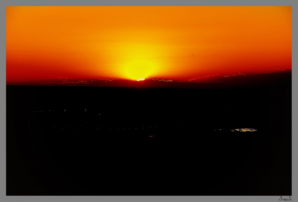 "Atardecer y primeras luces" de Juan Carlos Olariaga