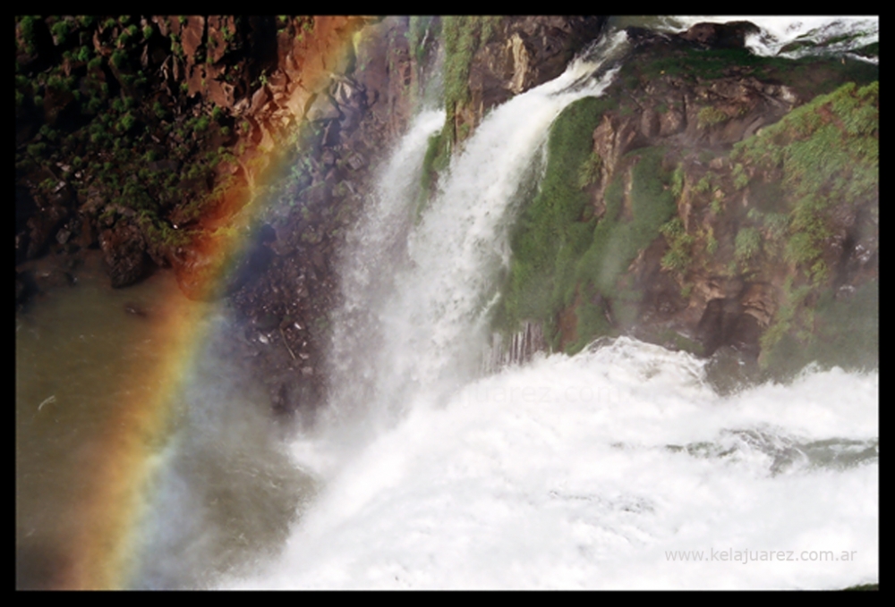 "cataratas de color" de Kela Juarez