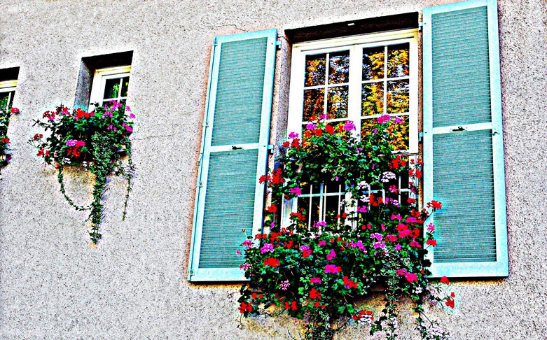 "Balcones y ventanas." de Felipe Martnez Prez