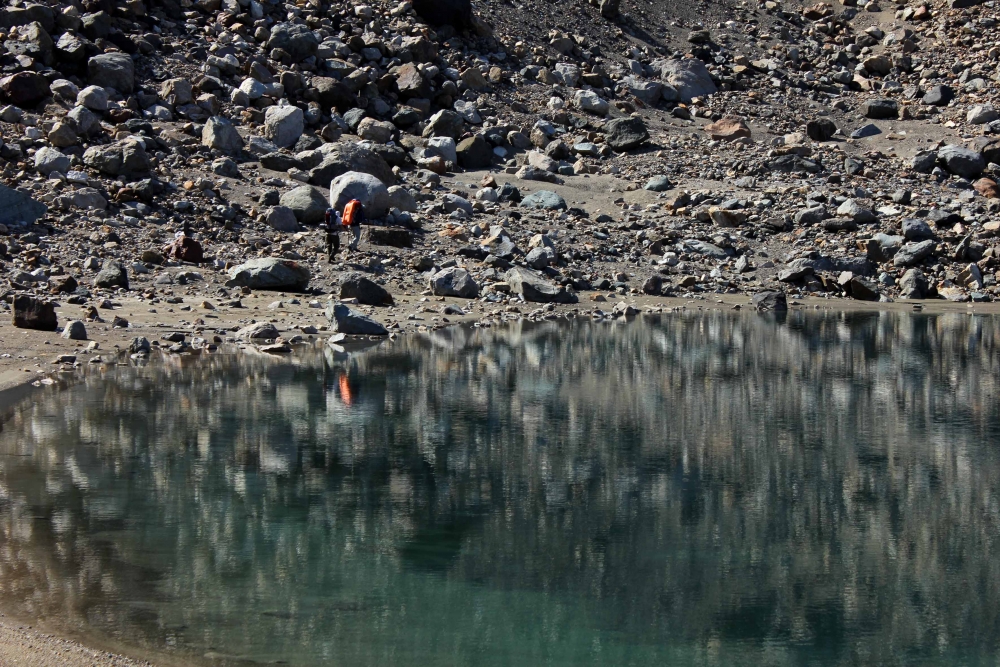 "laguna de los esquies" de Adrian G Bertucci