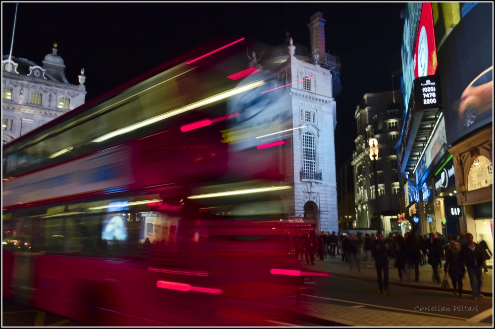 "Picadilly Circus se mueve !!!" de Christian Pittari