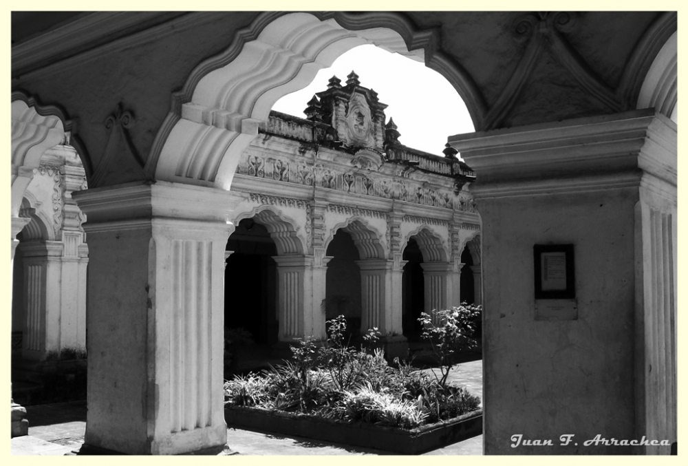 "universidad de San Carlos" de Juan Francisco Arrachea