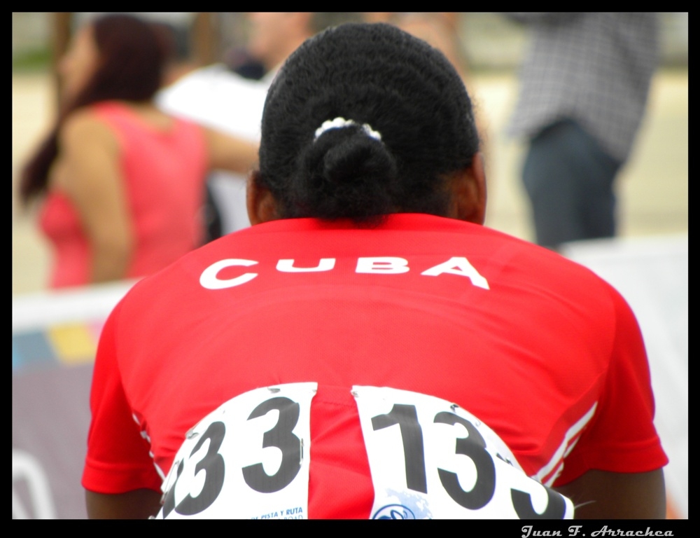 "oro femenino" de Juan Francisco Arrachea