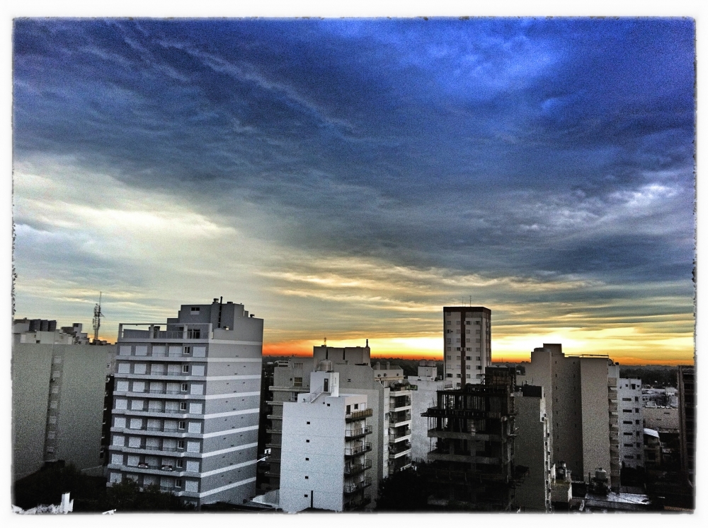 "Se va el sol y llega la tormenta" de Horacio Marin