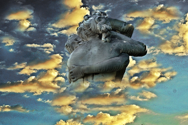 "Abrazo entre las nubes" de Gustavo Alcntara