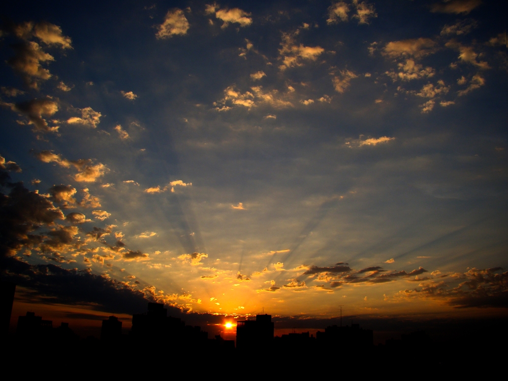 "Atardecer en un da agitado" de Emiliano Jimenez