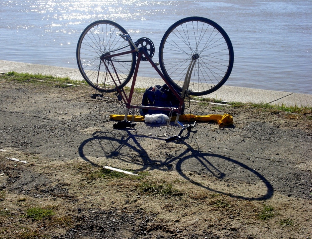 "Viaje en bicisombra" de Rodolfo Pace