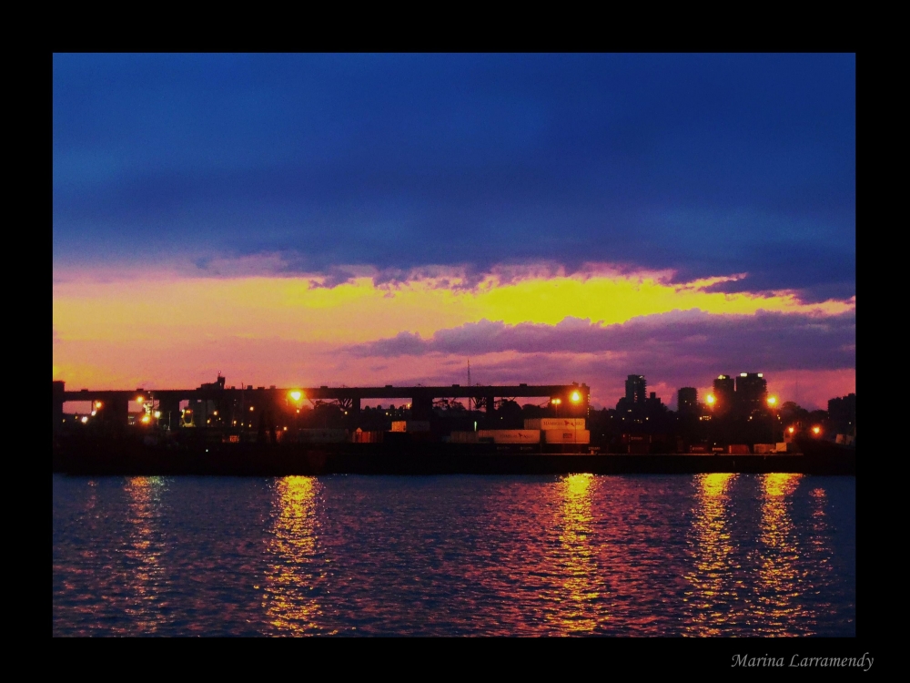 "Heridas del atardecer..." de Marina Larramendy