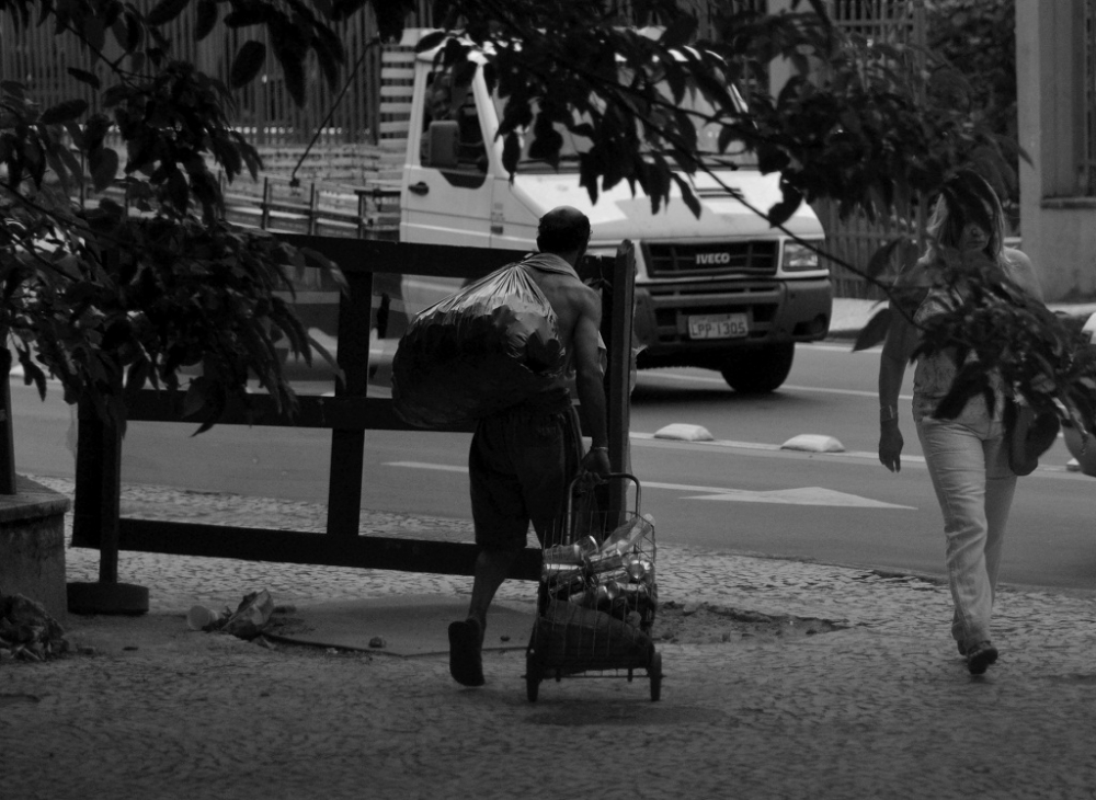 "es la vida que viene y va..." de Mercedes Orden