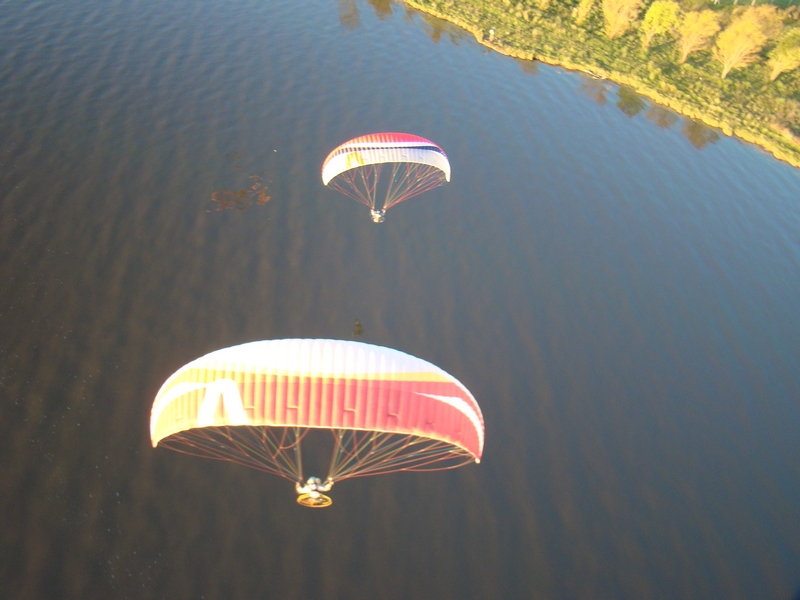 "VOLANDO CON AMIGOS" de Eduardo Duhagon