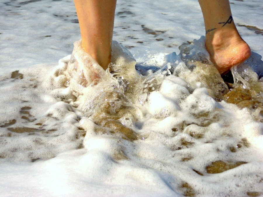 "Con los pies en el mar" de Juan Angel Rojas