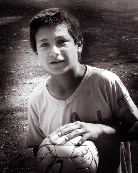 "Pasatiempo: ser el Messi del barrio" de Maria Jose Rodriguez