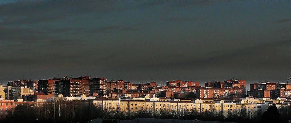 "el barrio al atardecer" de Fernando Oscar Colussi