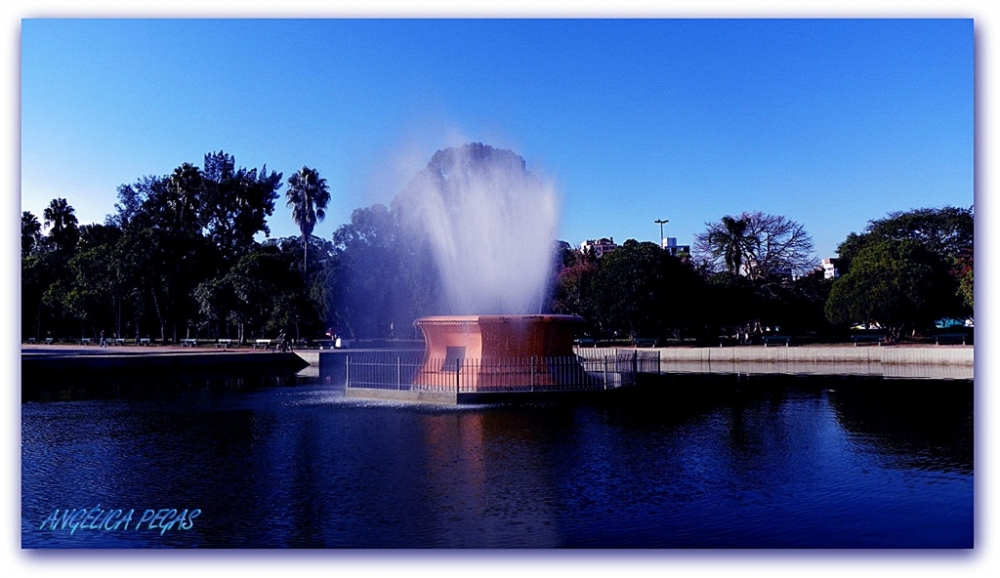 "NASCE LOS REFLEJOS EN AZUL.!!.COLOR DEL CIELO" de Anglica Pegas