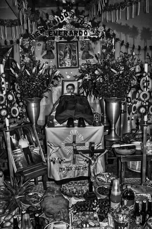 "Ofrenda para Everardo" de Pejuta Grnstein