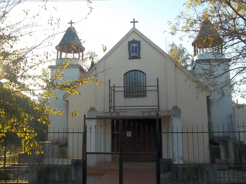 "Capilla San Martin de Porres." de Guillermo Adaro