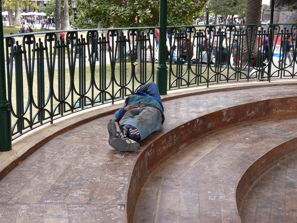 "siestita en la plaza de salta capital" de Eduardo Daniel Gonzalez