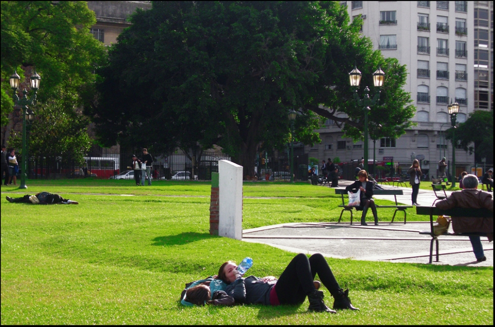 "Relax en la plaza" de Jorge Vicente Molinari