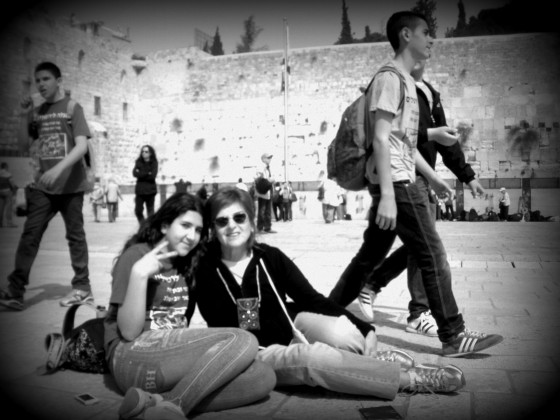 "frente al Muro de los Lamentos, en Jerusalem" de Tzvi Katz