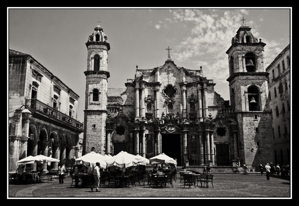 "Plaza Catedral de La Habana" de Angel Triana