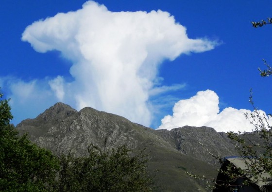 "`Volcan nuboso`" de Arturo H. Pea