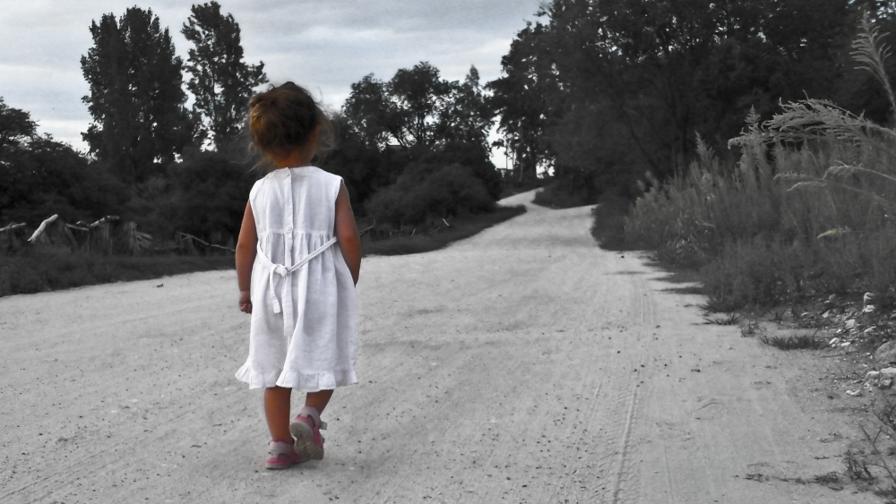 "Caminando" de Eduardo Gomez