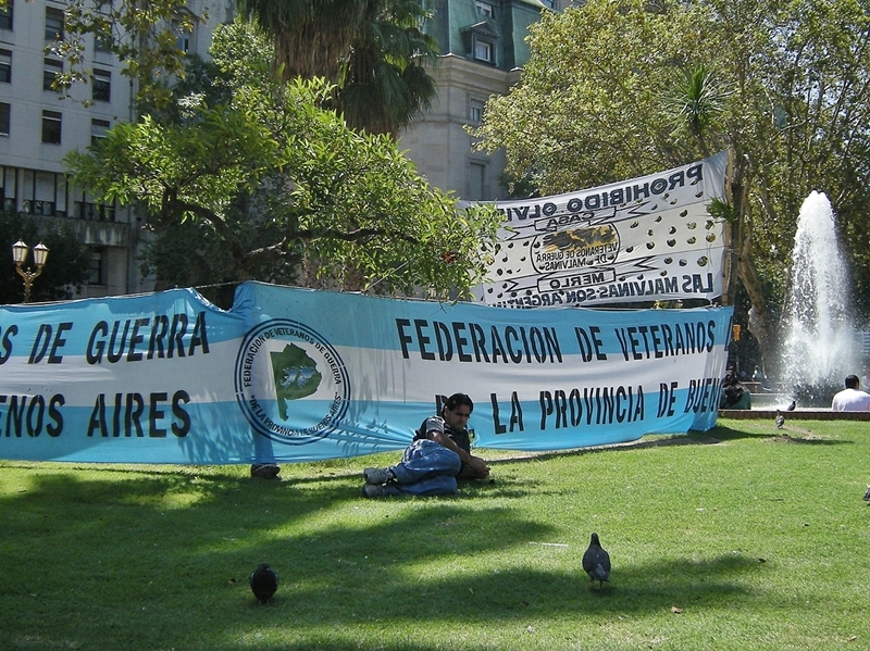 "La guerra y la paz." de Ral Cancela