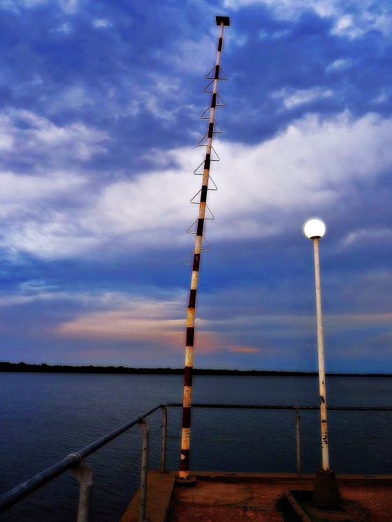 "`Atardecer en el muelle`" de Luis Arteaga