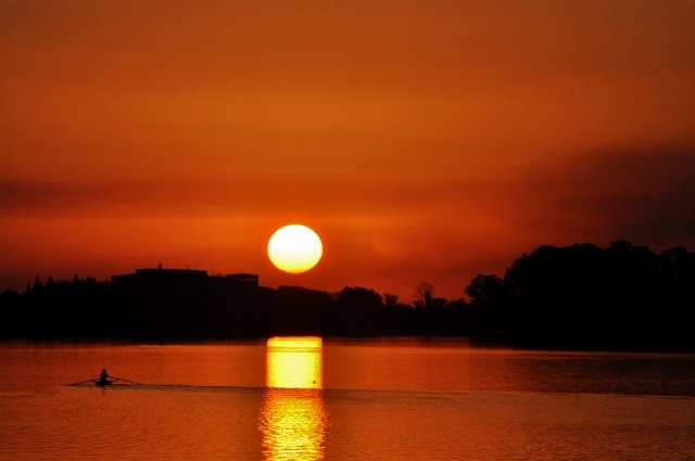 "boga en el atardecer..." de Hctor Rodrguez Cacheiro