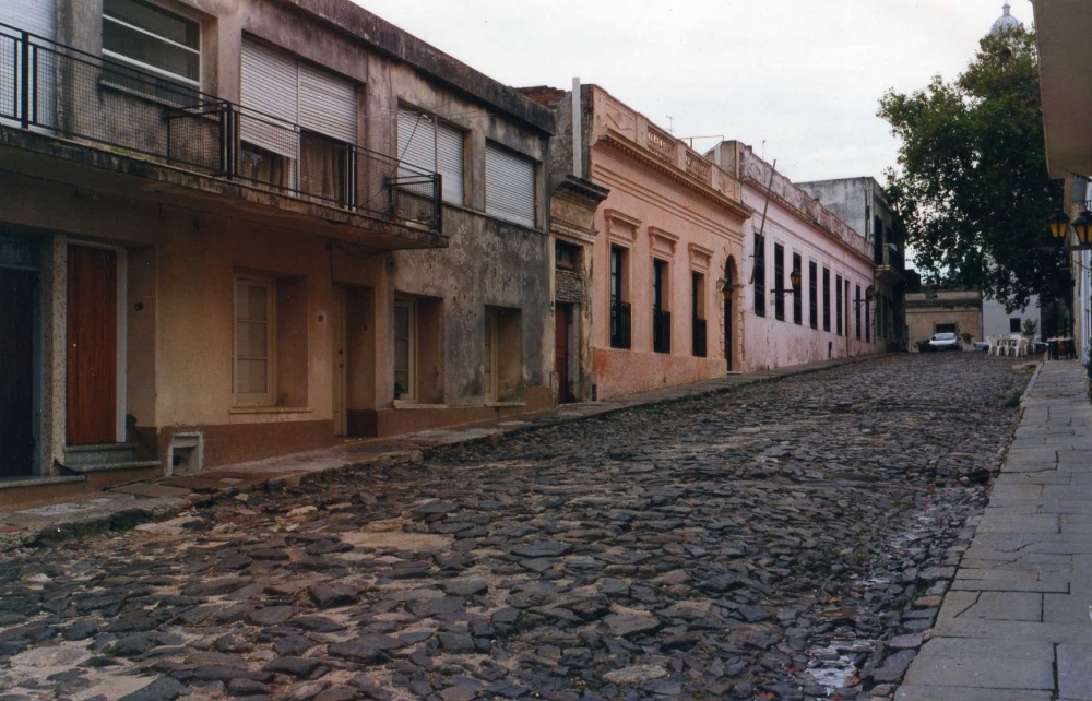 "Piedras coloniales" de Oscar Tanoni