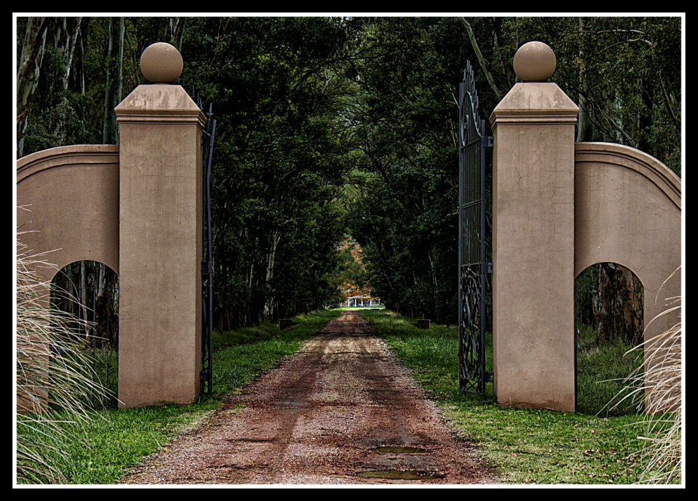 "La entrada" de Hugo Lorenzo