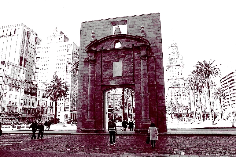 "La puerta" de Emilio Echesuri