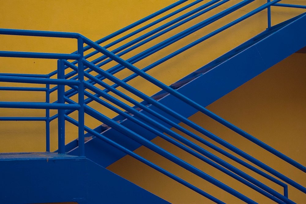"Diagonales en azul y amarillo" de Rafael Buteler