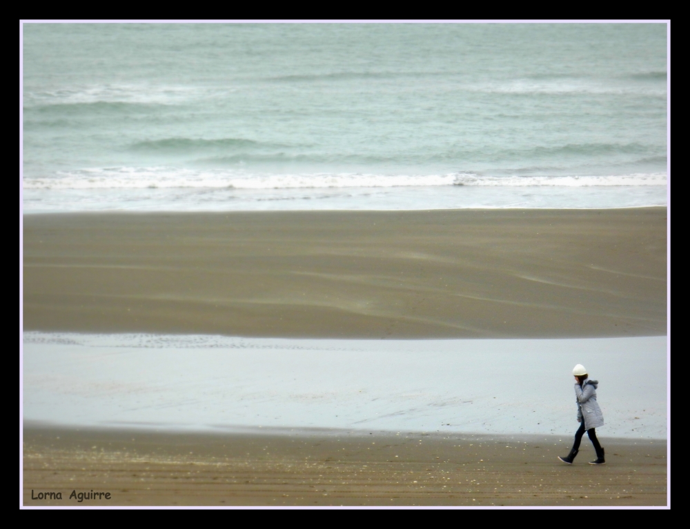 "Entre el mar y la arena" de Lorna Aguirre