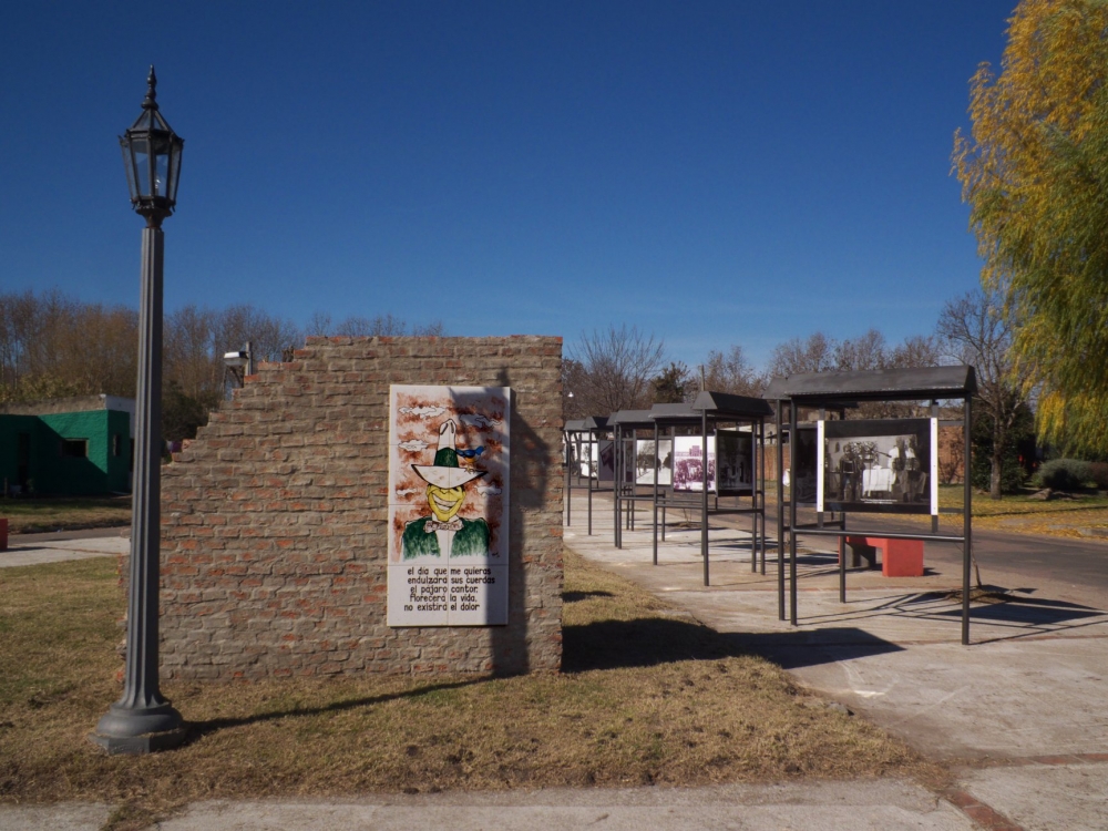 "Fotogalera Espacio Cultural Carlos Gardel" de Juan Fco. Fernndez