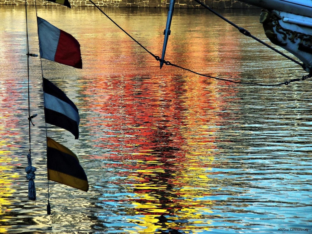 "Banderas y Reflesjos II" de Marina Larramendy