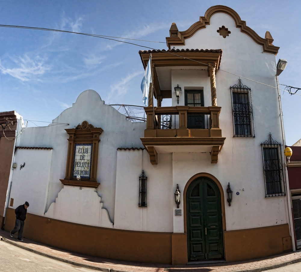 "Club de Pelota - San Pedro" de Fernando Toucedo Urban