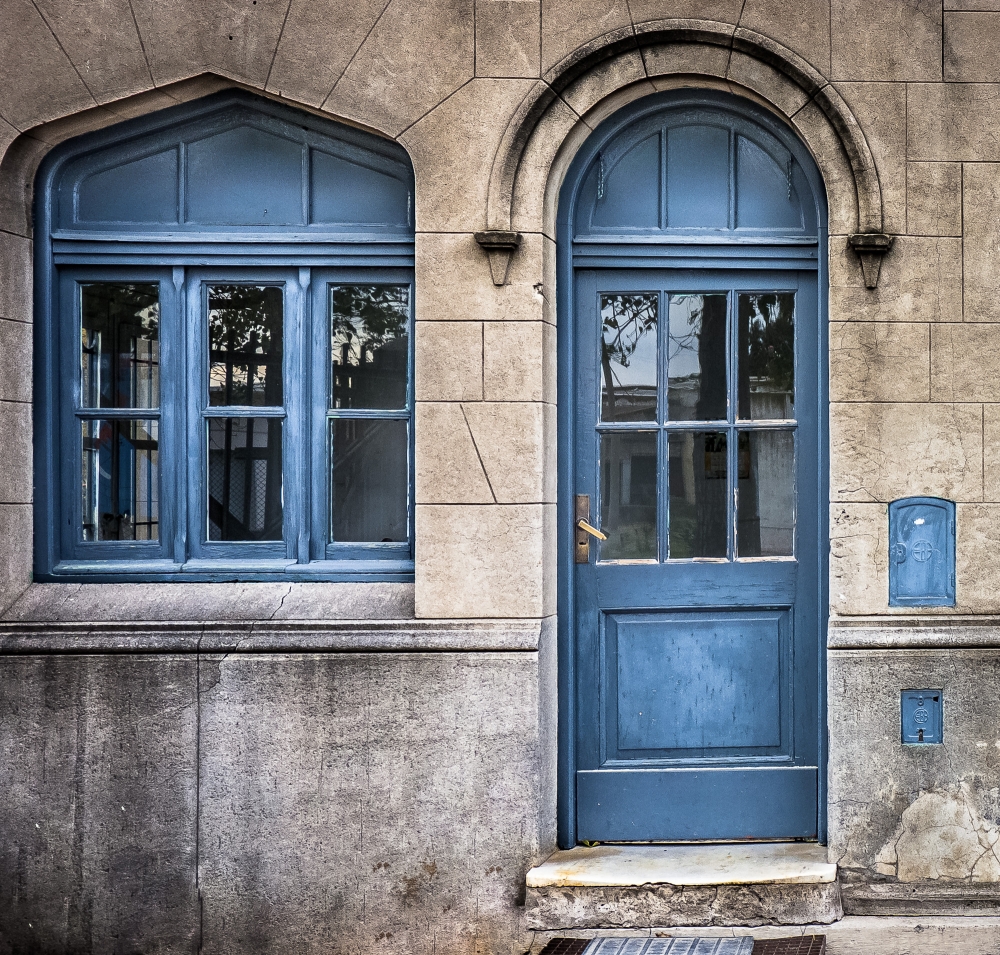 "puerta y ventana" de Fernando Buezas